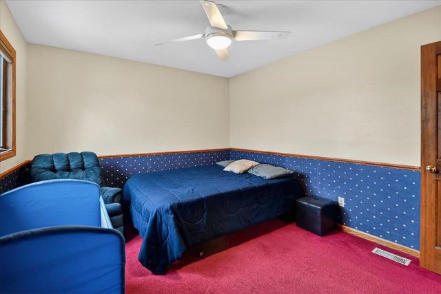 690 Ridge View Lane, Oregon, WI 53575