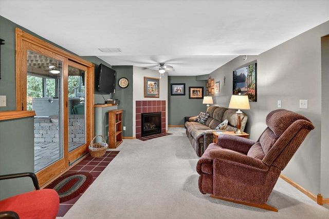 690 Ridge View Lane, Oregon, WI 53575