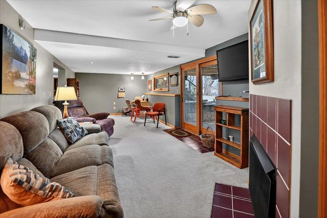 690 Ridge View Lane, Oregon, WI 53575