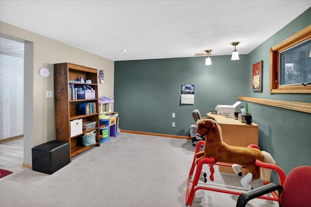 690 Ridge View Lane, Oregon, WI 53575