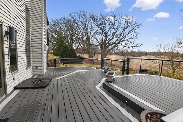 690 Ridge View Lane, Oregon, WI 53575