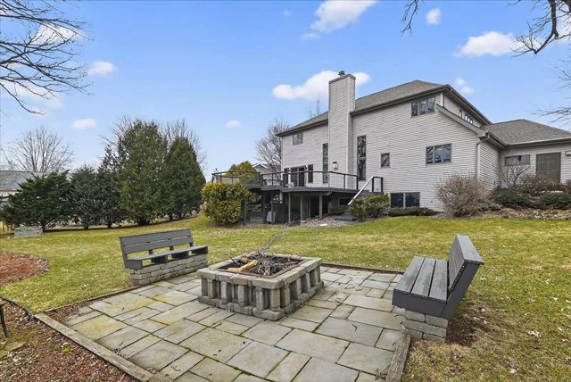 690 Ridge View Lane, Oregon, WI 53575