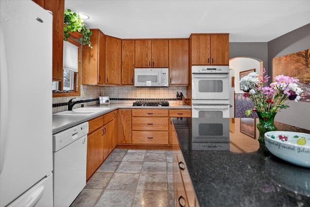 690 Ridge View Lane, Oregon, WI 53575