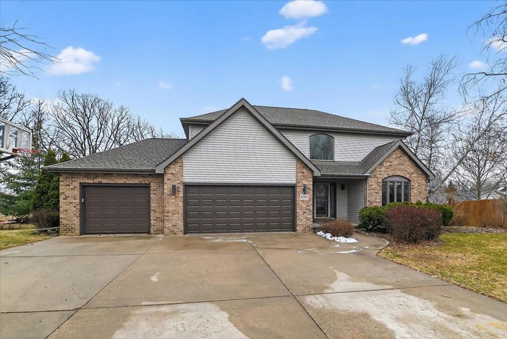 690 Ridge View Lane, Oregon, WI 53575