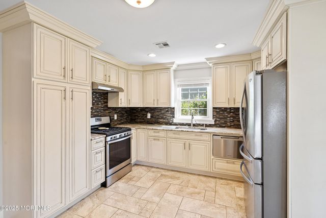 15 Oak Leaf Lane, Toms River, NJ 08755