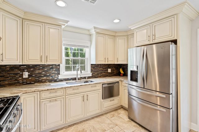 15 Oak Leaf Lane, Toms River, NJ 08755