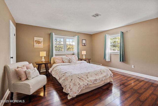 15 Oak Leaf Lane, Toms River, NJ 08755