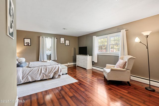 15 Oak Leaf Lane, Toms River, NJ 08755