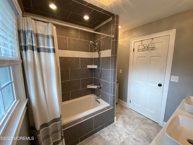 15 Oak Leaf Lane, Toms River, NJ 08755