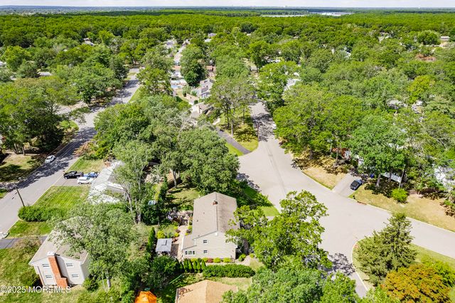 15 Oak Leaf Lane, Toms River, NJ 08755