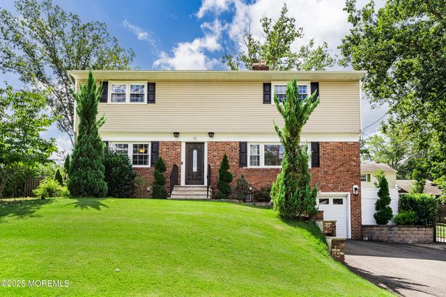 15 Oak Leaf Lane, Toms River, NJ 08755