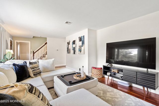 15 Oak Leaf Lane, Toms River, NJ 08755