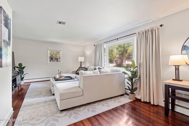 15 Oak Leaf Lane, Toms River, NJ 08755