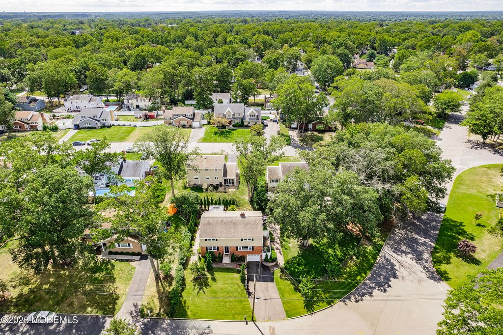 15 Oak Leaf Lane, Toms River, NJ 08755