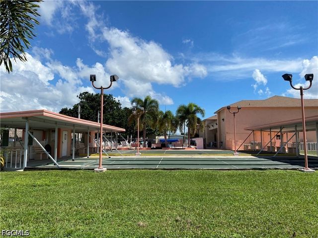 33 Poinsettia DR, Fort Myers, FL 33905