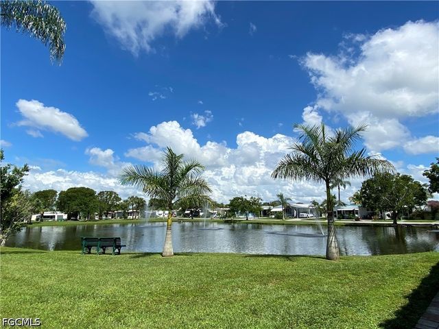 33 Poinsettia DR, Fort Myers, FL 33905