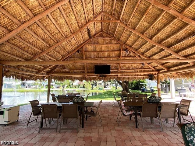 33 Poinsettia DR, Fort Myers, FL 33905