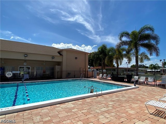 33 Poinsettia DR, Fort Myers, FL 33905