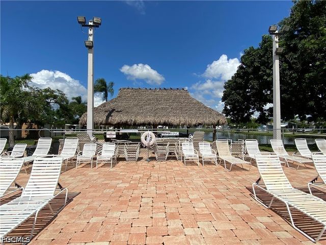 33 Poinsettia DR, Fort Myers, FL 33905
