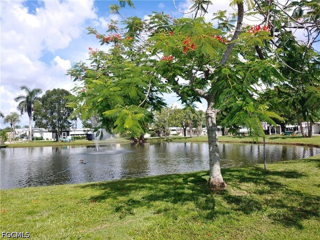 33 Poinsettia DR, Fort Myers, FL 33905