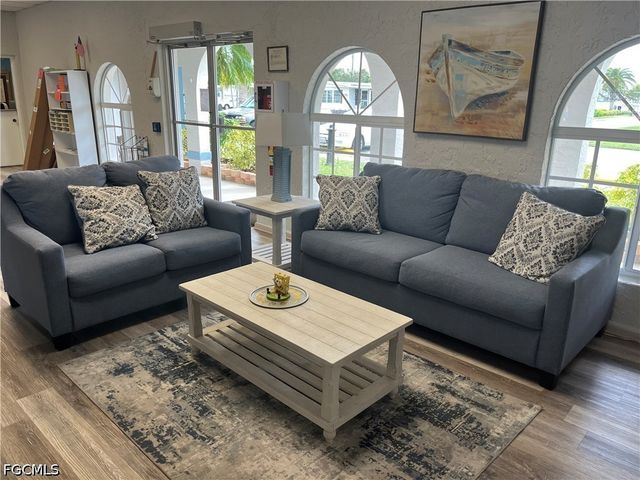33 Poinsettia DR, Fort Myers, FL 33905