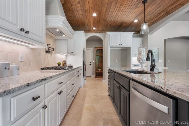 2787 Forest View Drive, Claremore, OK 74017