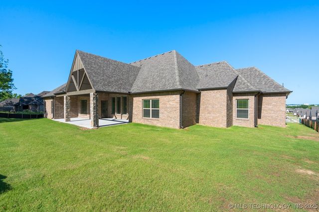 2787 Forest View Drive, Claremore, OK 74017