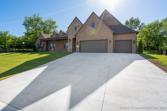 2787 Forest View Drive, Claremore, OK 74017