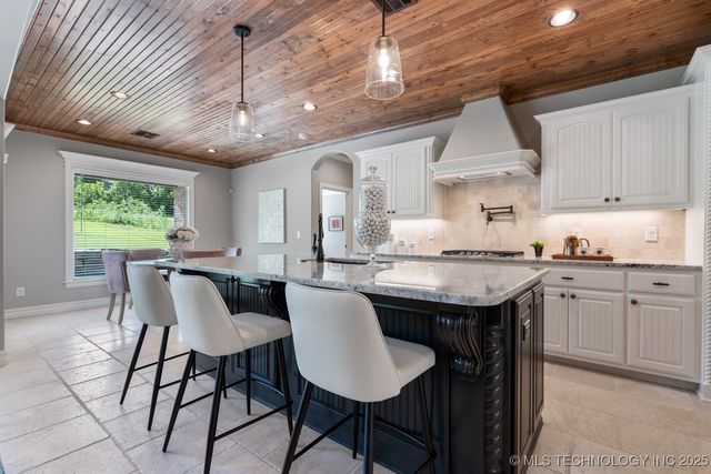 2787 Forest View Drive, Claremore, OK 74017