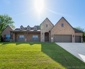 2787 Forest View Drive, Claremore, OK 74017
