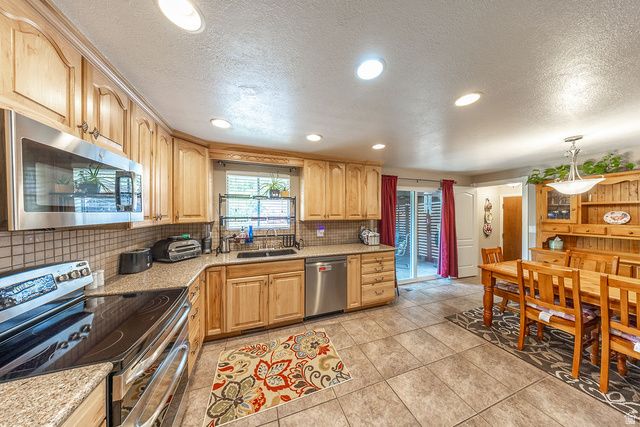 1170 THORNFIELD RD, Kaysville, UT 84037