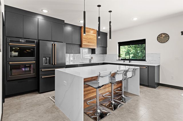 4615 Elynn Lane, Solon, IA 52333