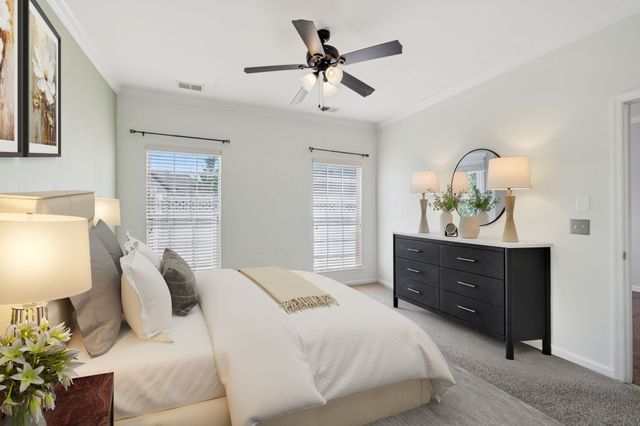 208 Northcrest Commons Cir, Nashville, TN 37211