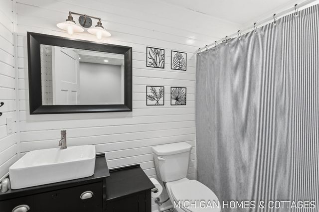221 Foxdown Road, Holland, MI 49424