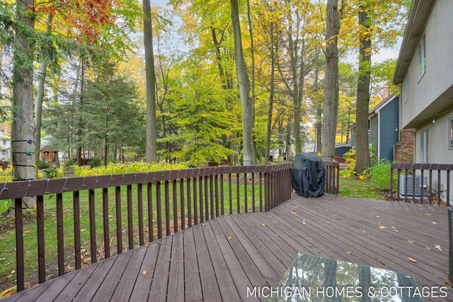 221 Foxdown Road, Holland, MI 49424