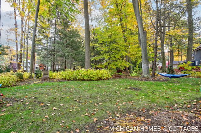 221 Foxdown Road, Holland, MI 49424