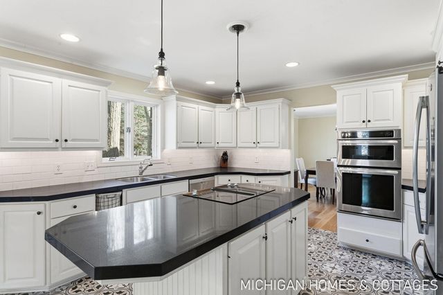 221 Foxdown Road, Holland, MI 49424