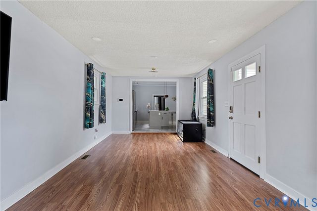 166 Wright Ave, Colonial Heights, VA 23834