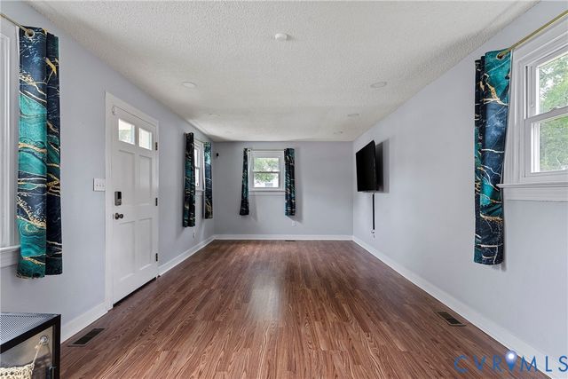 166 Wright Ave, Colonial Heights, VA 23834