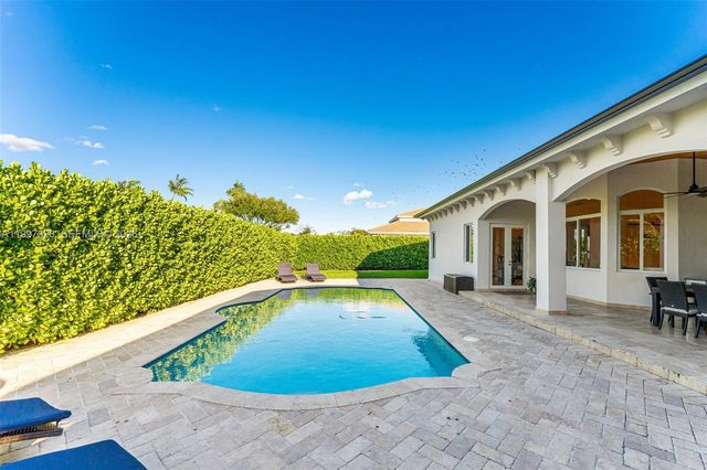 8111 SW 178th St, Palmetto Bay, FL 33157