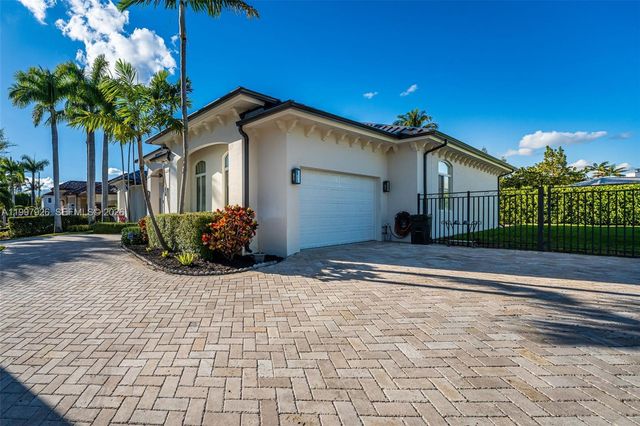 8111 SW 178th St, Palmetto Bay, FL 33157