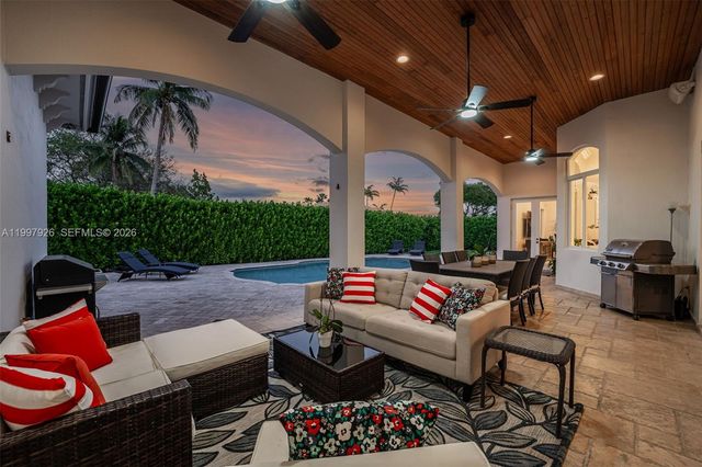 8111 SW 178th St, Palmetto Bay, FL 33157