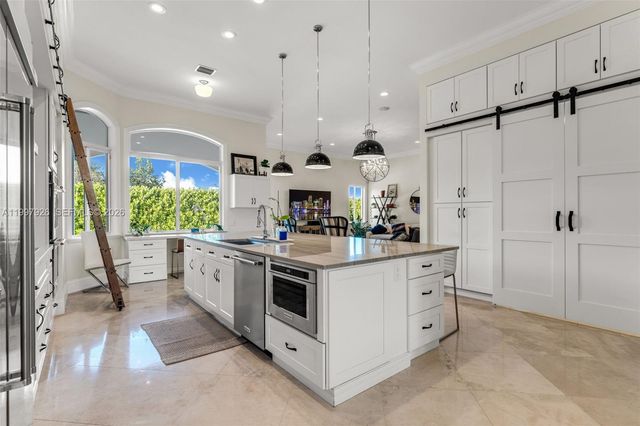 8111 SW 178th St, Palmetto Bay, FL 33157