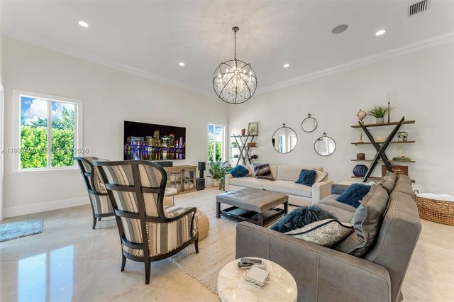 8111 SW 178th St, Palmetto Bay, FL 33157