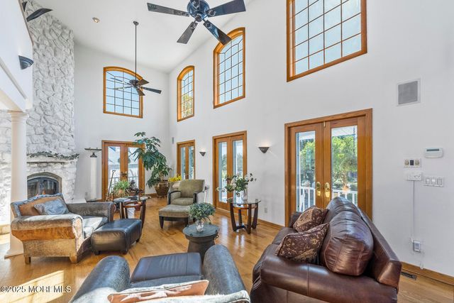 18 Schoolhouse Road, Cream Ridge, NJ 08514
