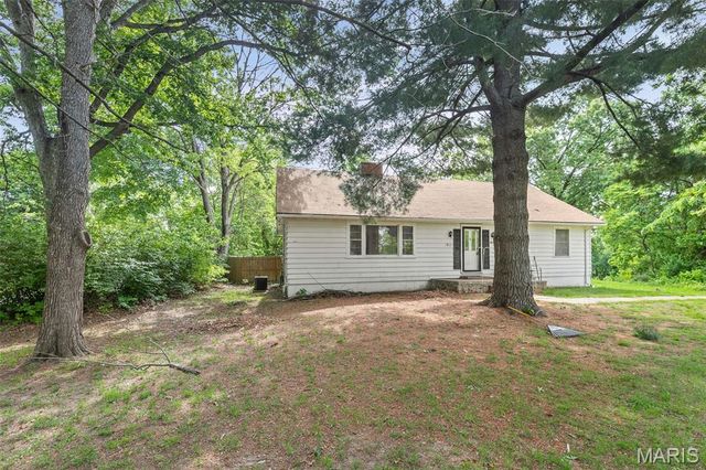 500 Edgewood Drive, Belleville, IL 62223