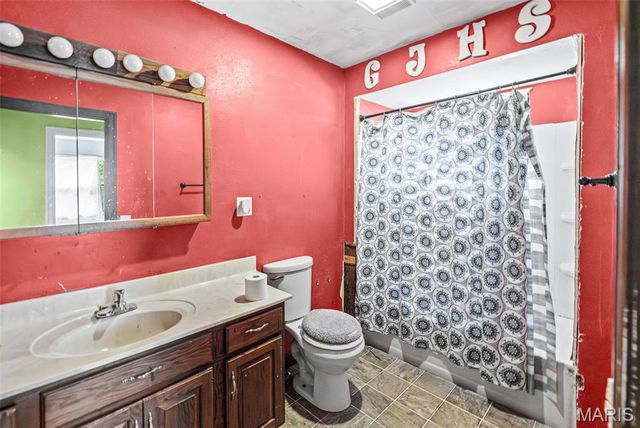 500 Edgewood Drive, Belleville, IL 62223