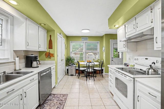 10207 Eve Dr, Louisville, KY 40272