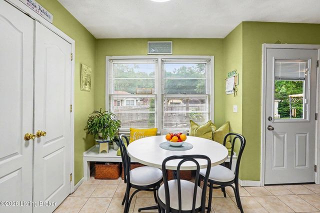 10207 Eve Dr, Louisville, KY 40272