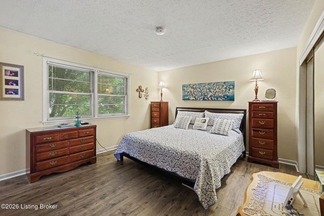 10207 Eve Dr, Louisville, KY 40272
